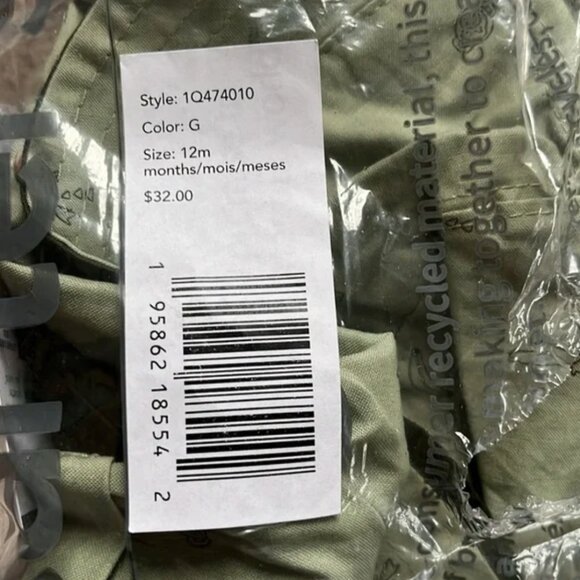 🚨 50% OFF BUNDLES! ENDS 12/7 🚨 Bundle of 3 NWT Carter's Outfits - Size 12 months - Picture 15 of 16